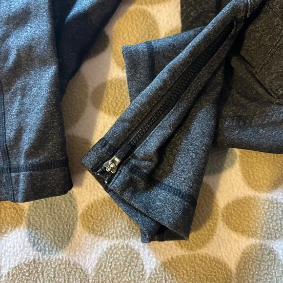 Lululemon Scenic Route Women's Gray Cargo Leggings Size 8 25" - Picture 7 of 8